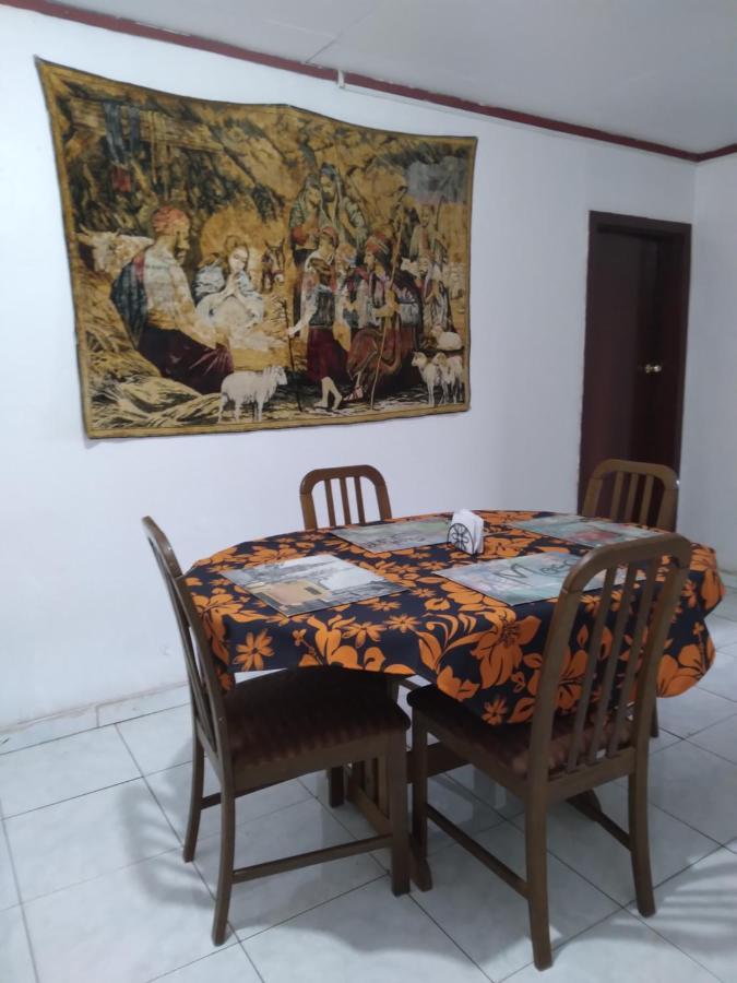Hare O Ahani Hanga Roa Esterno foto